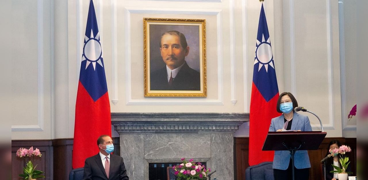 Taiwan President Tsai Ing-wen and US Diplomat Alex Azar. Credit: Reuters Photo