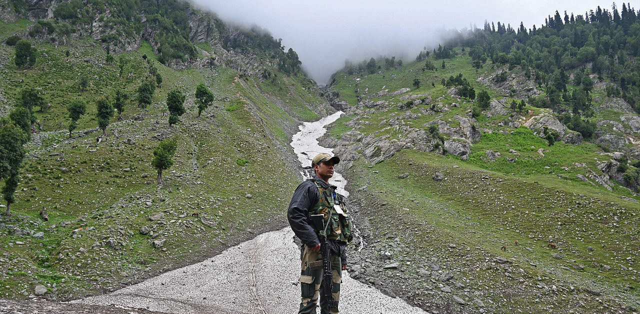 An Indian Border Security Force (BSF) soldier stands guard on a glacier at Chandanwari, some 115 km southeast of Srinagar/ Representation. Credit: AFP