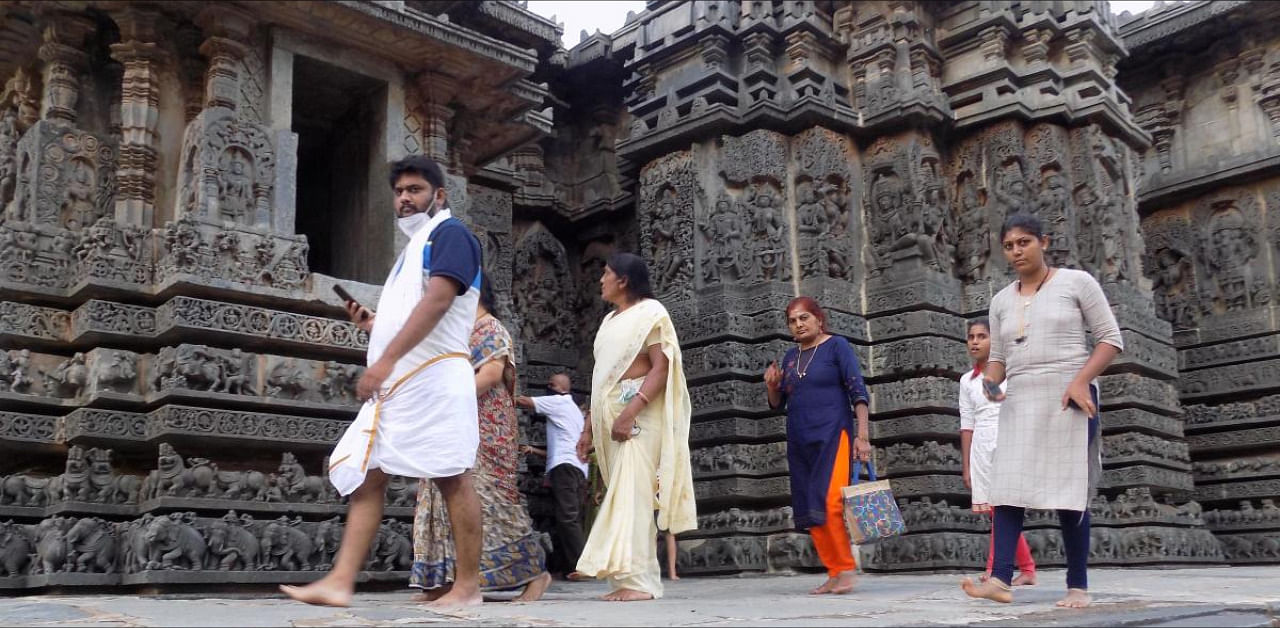 Tourists at Halebeedu temple. Credit: DH Photo