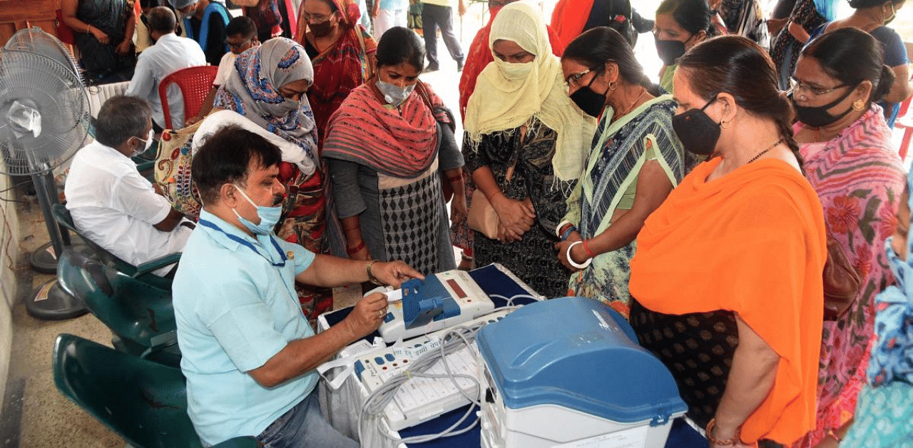 Bihar's low tele-density, low internet penetration and low mass media exposure pose a new conundrum for the campaign hit by the Covid-19 pandemic. Credit: PTI Photo
