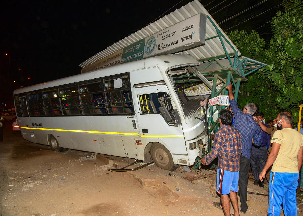Emergency workers try to rescue accident victims at the BMTC bus stop at T Dasarahalli, Bengaluru, on Sunday. Credit: DH Photo/B H Shivakumar