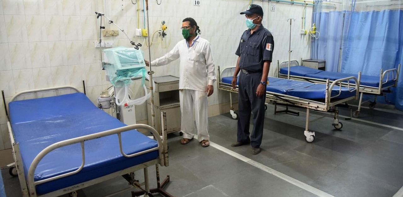 A medic and security person wearing mask in view of coronavirus pandemic are seen inside an isolation ward of NMMC hospital. Credits: PTI