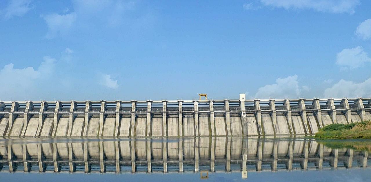 Water is being discharged from the Jayakwadi dam in Maharashtra after it got filled up to 98.62 per cent of its total storage capacity. Credits: Wikimedia Commons