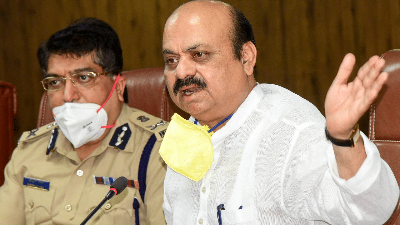 Home Minister Basavaraj Bommai inspects the seized drugs worth 1.5 crore which were seized by CCB police during a press conference at CP office. Credits: DH Photo
