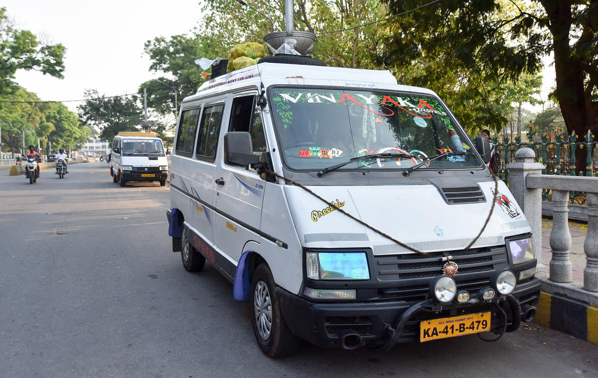 Maxi cabs waiting to pick up passengers in Mysuru. DH FILE PHOTO