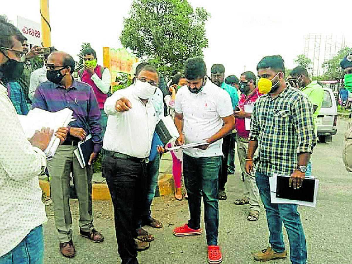 MP Pratap Simha inspects the ongoing works of Mysuru-Bengaluru Highway on Friday.