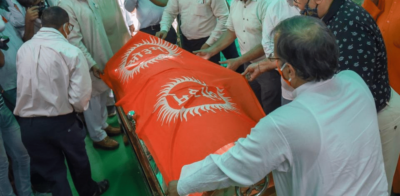 Followers of social activist Swami Agnivesh near his mortal remains, in New Delhi, Saturday, Sept. 12, 2020.  Credit: PTI Photo