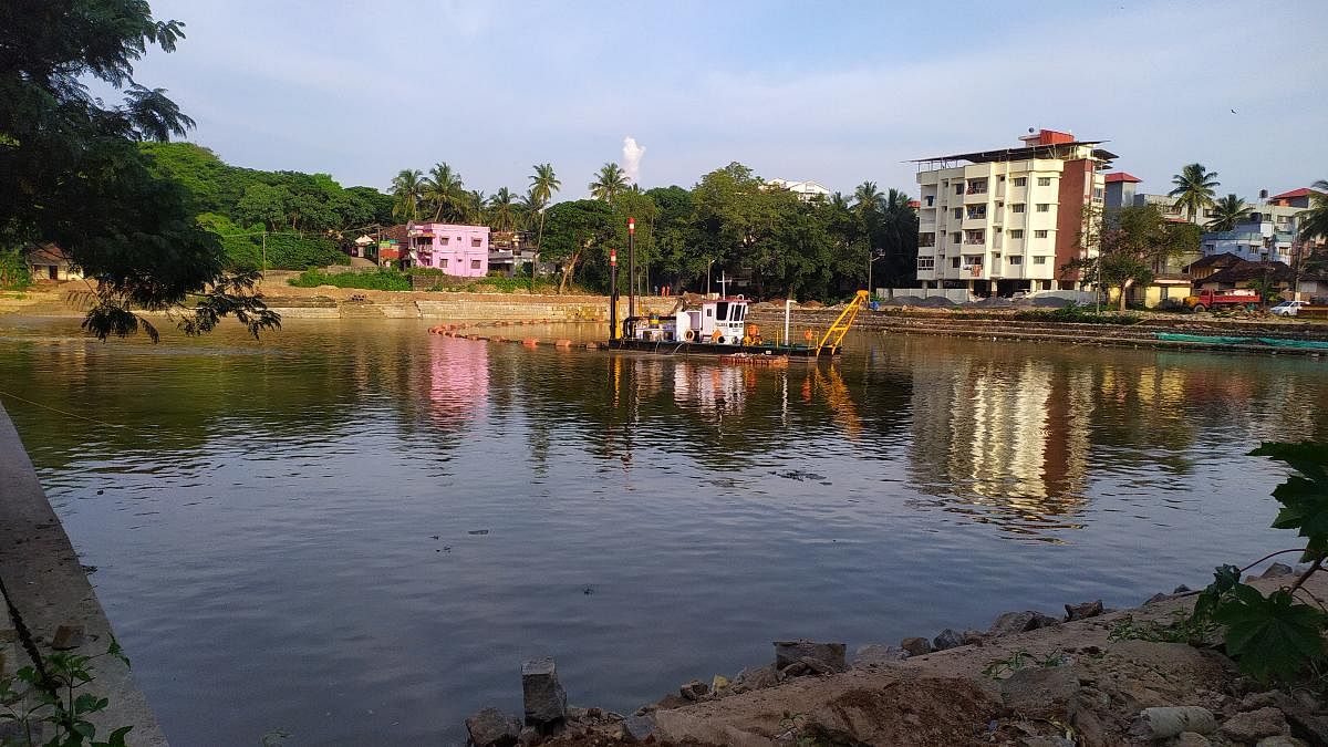 The work on dredging to remove silt in Gujjarakere is in progress. 