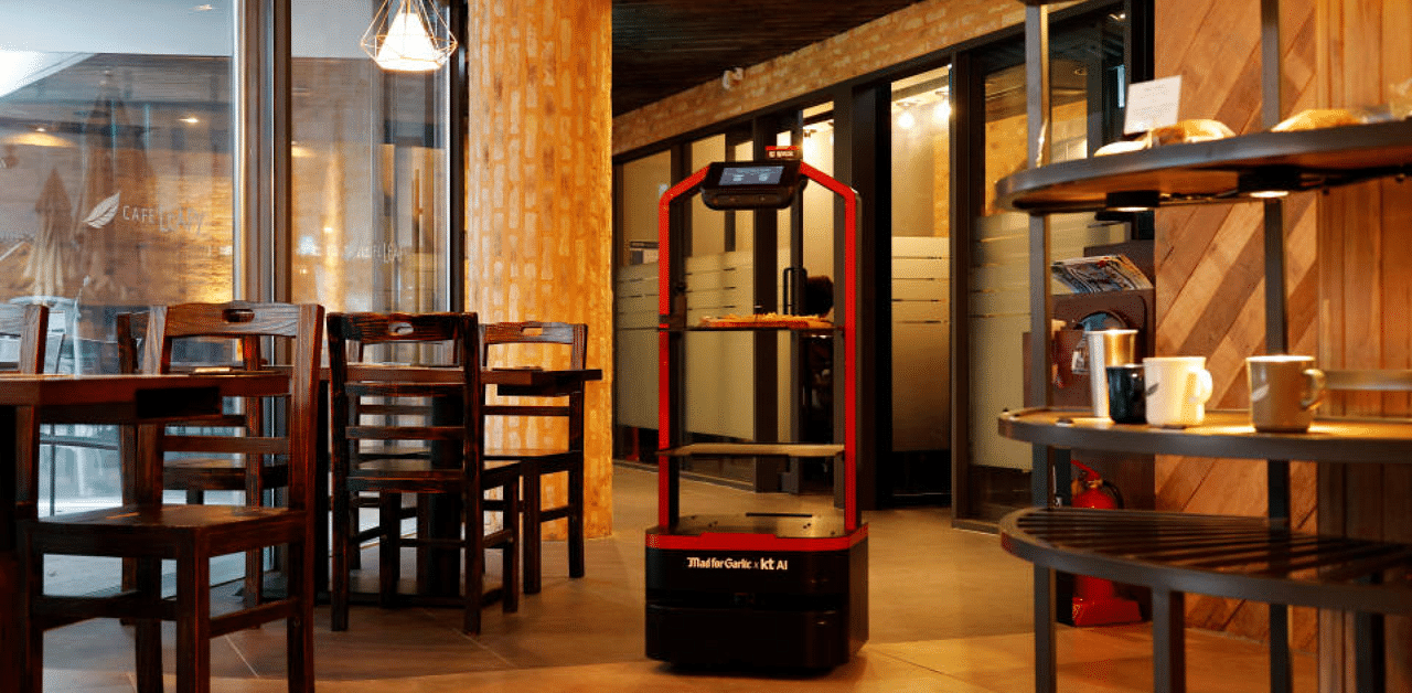 An artificial intelligence serving robot moves during a demonstration at a restaurant in Seoul. Credit: Reuters