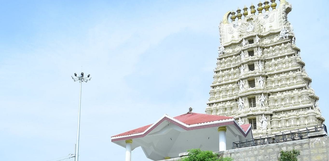As the number of devotees to the temple are expected to rise on account of 'Mahalaya Amavasye', on September 17, the district administration has restricted the entry of devotees from Wednesday, as a precautionary measure. Credit: DH Photo