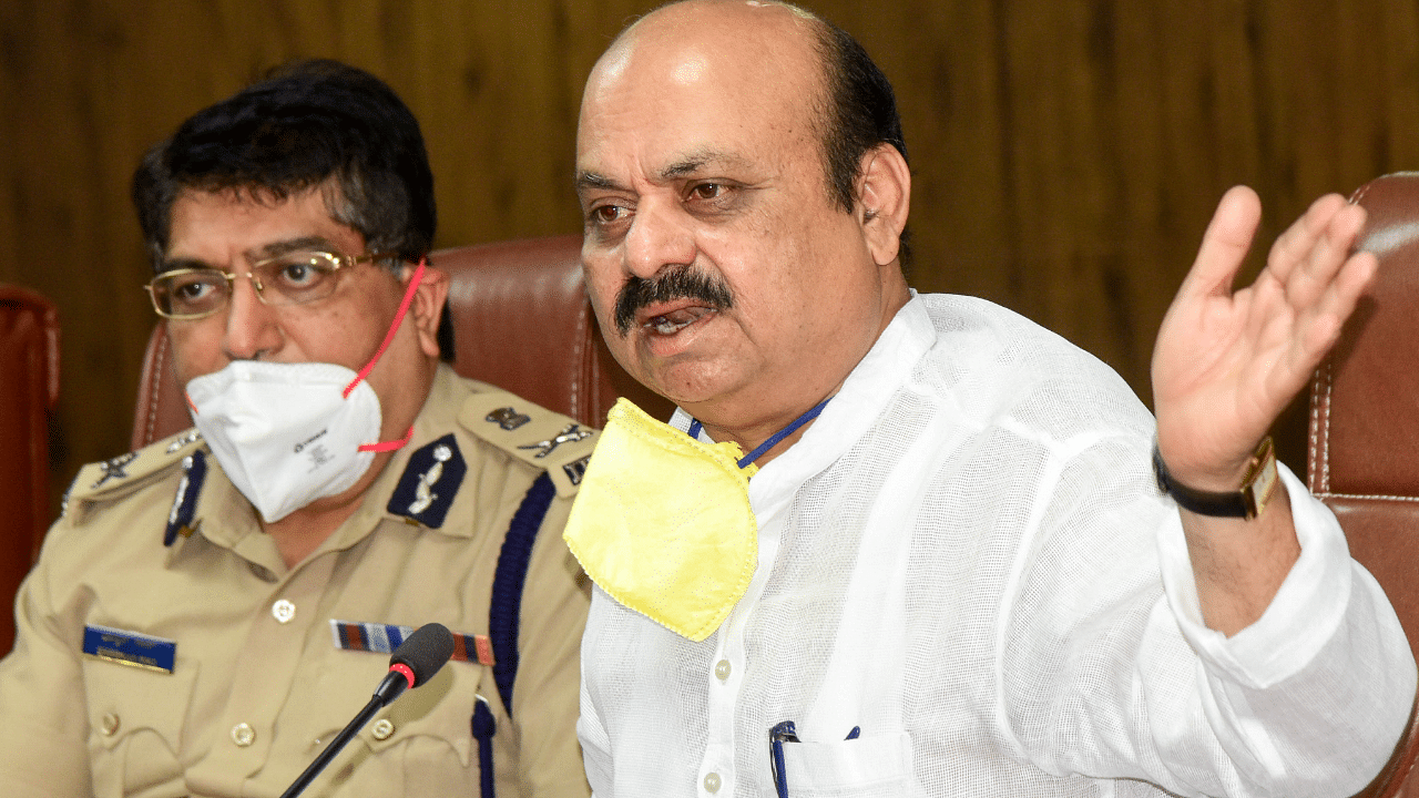 Home Minister Basavaraj Bommai inspects the seized drugs worth 1.5 crore which were seized by CCB police during a press conference at CP office. Credits: DH Photo
