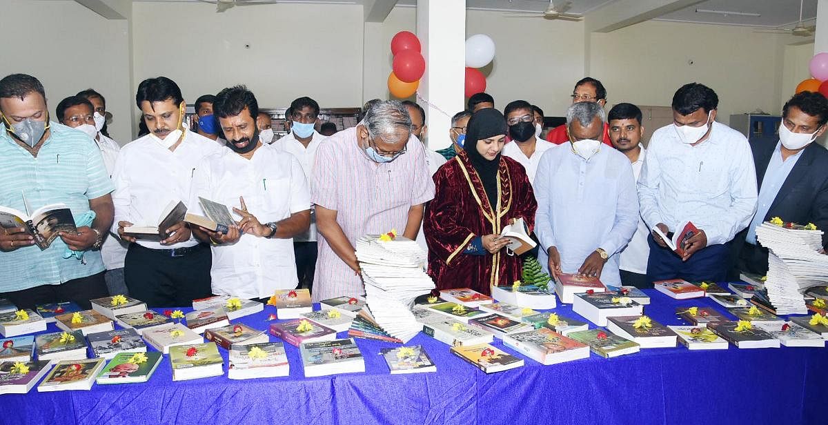 MLA B Harshavardhan, Deputy Commissioner B Sharat, MLA L Nagendra, Minister S Suresh Kumar, Mayor Tasneem, Minister S T Somashekar, Director, Department of Public Libraries, Sathishkumar S Hosamani and Deputy Director B Manjunath at the new library at People’s Park in Mysuru on Friday. dh photo