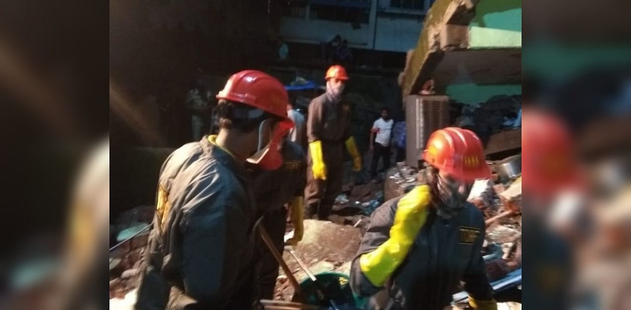 A team of NDRF is at the spot and resue operations are underway. Credit: Twitter/@GreaterMumbai