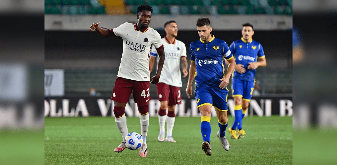 AS Roma's Guinean midfielder Amadou Diawara (L) controls the ball during the Italian Serie A football match Hellas Verona vs As Roma . Credit: AFP