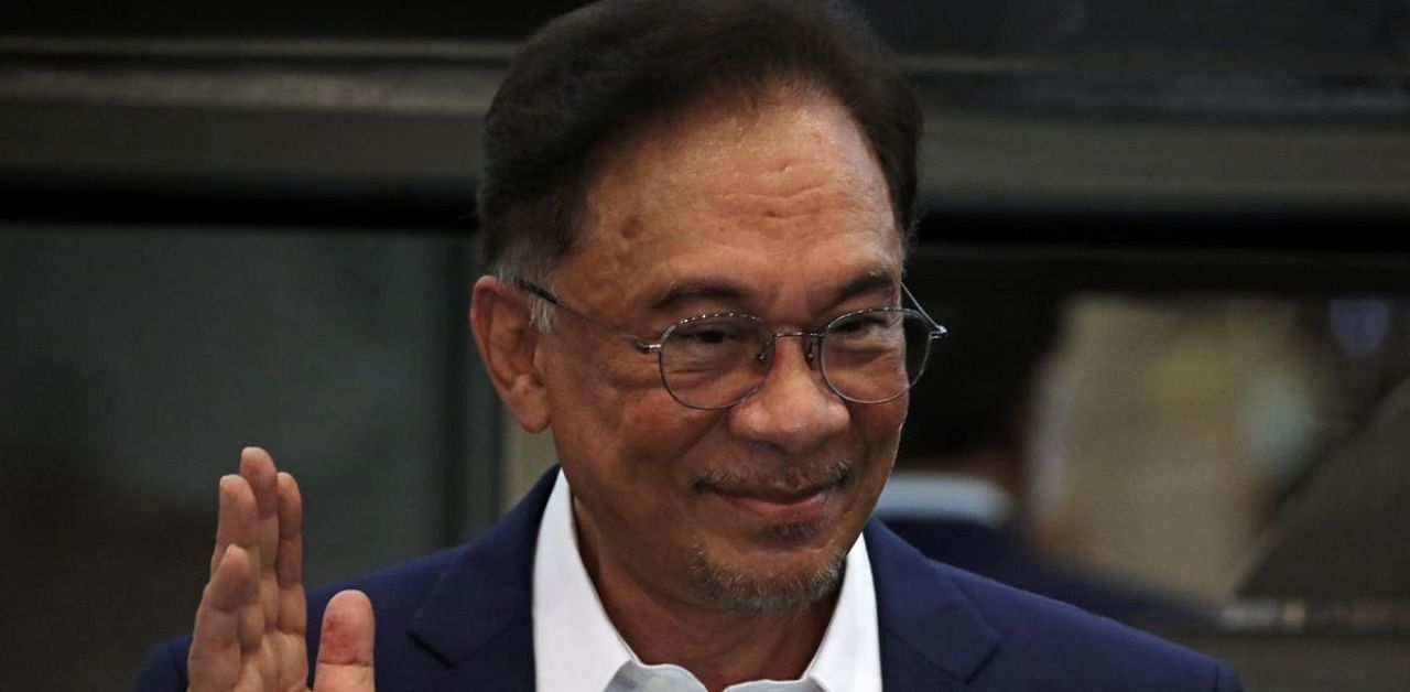 Malaysia opposition leader Anwar Ibrahim waves after a news conference in Kuala Lumpur, Malaysia. Credit: Reuters