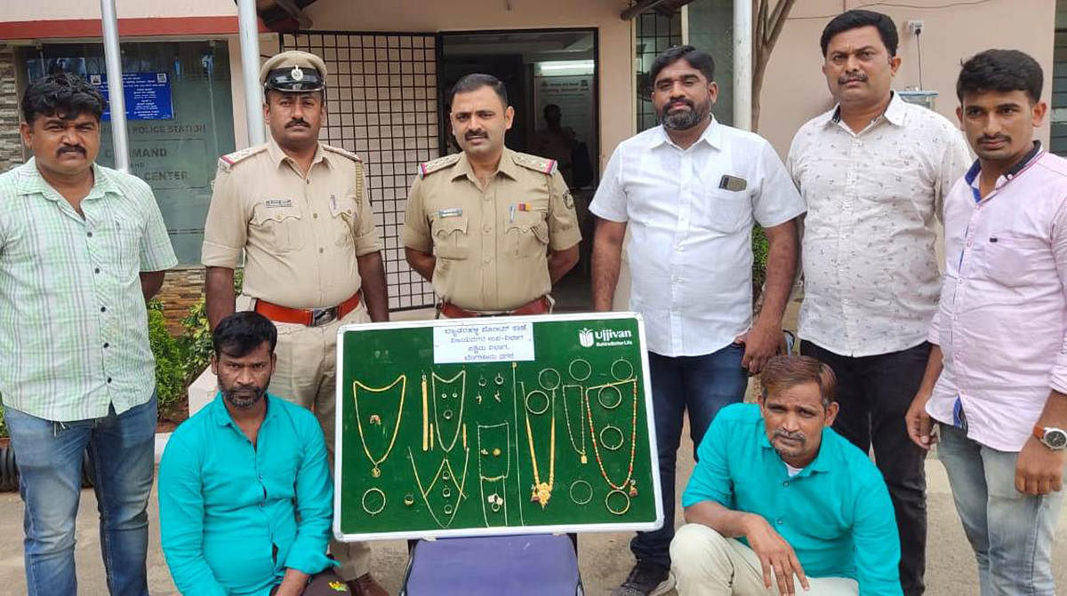 Byadarahalli police arrested two burglars who used to target locked houses.