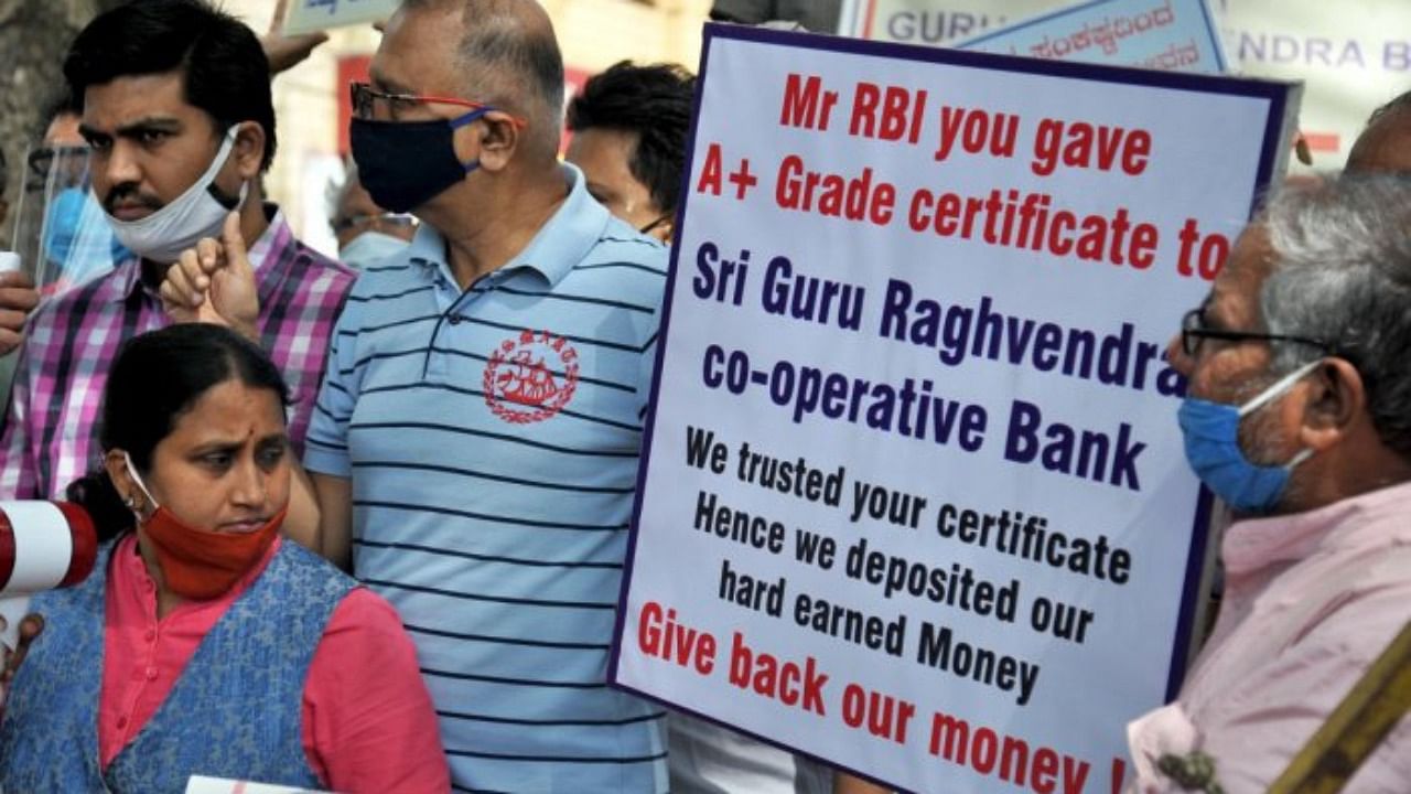 Depositors of the Sri Guru Raghavendra Sahakara Bank during a protest in Bengaluru on September 23, 2020. DH PHOTO/PUSHKAR V
