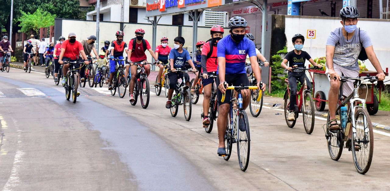 Cyclists take part in Cycles4Change challenge in Mangaluru. Credit: DH Photo/Govindraj Javali