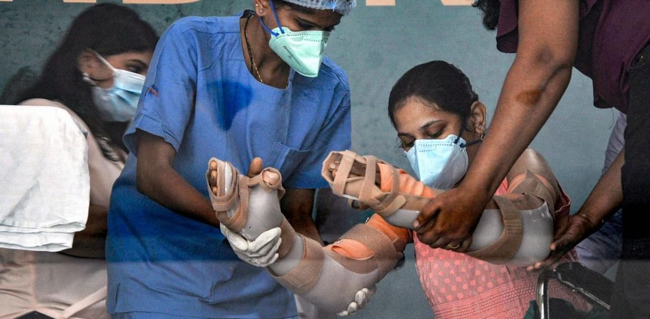 Train accident victim Monika More after her successful bilateral hand transplant by a team of doctors at Global Hospital, in Mumbai. Credit: PTI