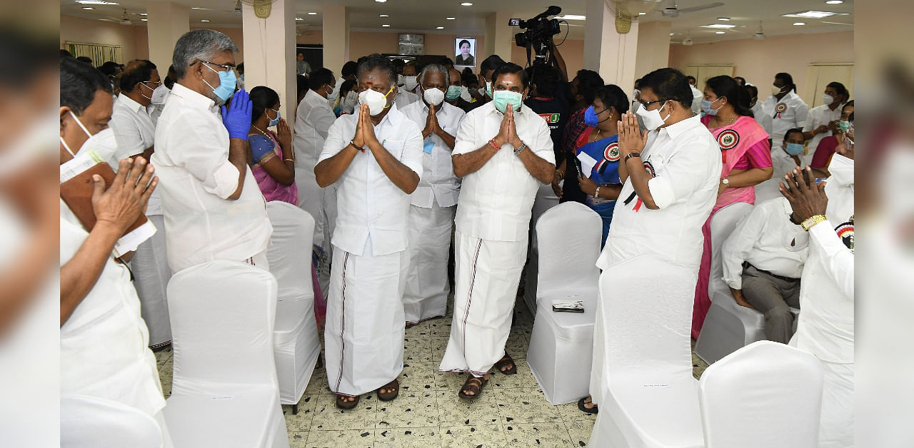 Tamil Nadu Chief Minister Edappadi K Palaniswami and his deputy O Panneerselvam. Credit: DH Photo