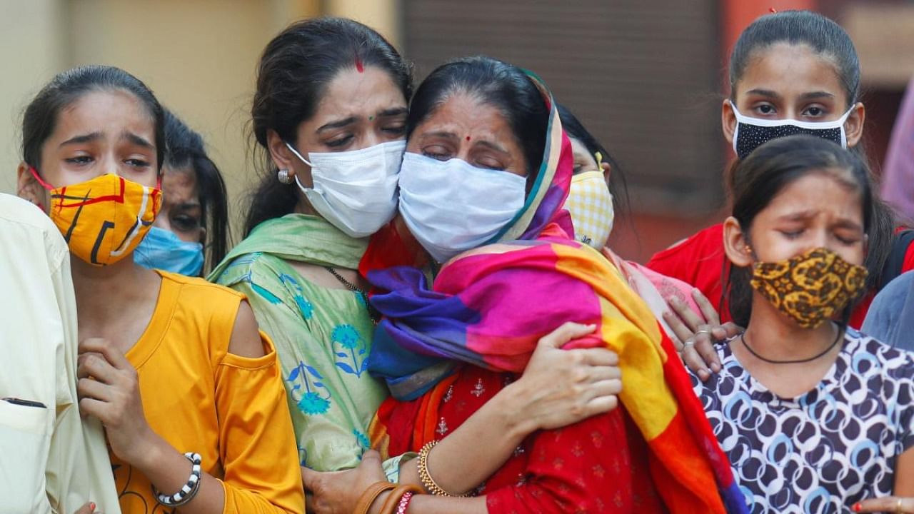 Relatives mourn the death of a man due to the coronavirus disease, at a crematorium in New Delhi. Credit: Reuters.