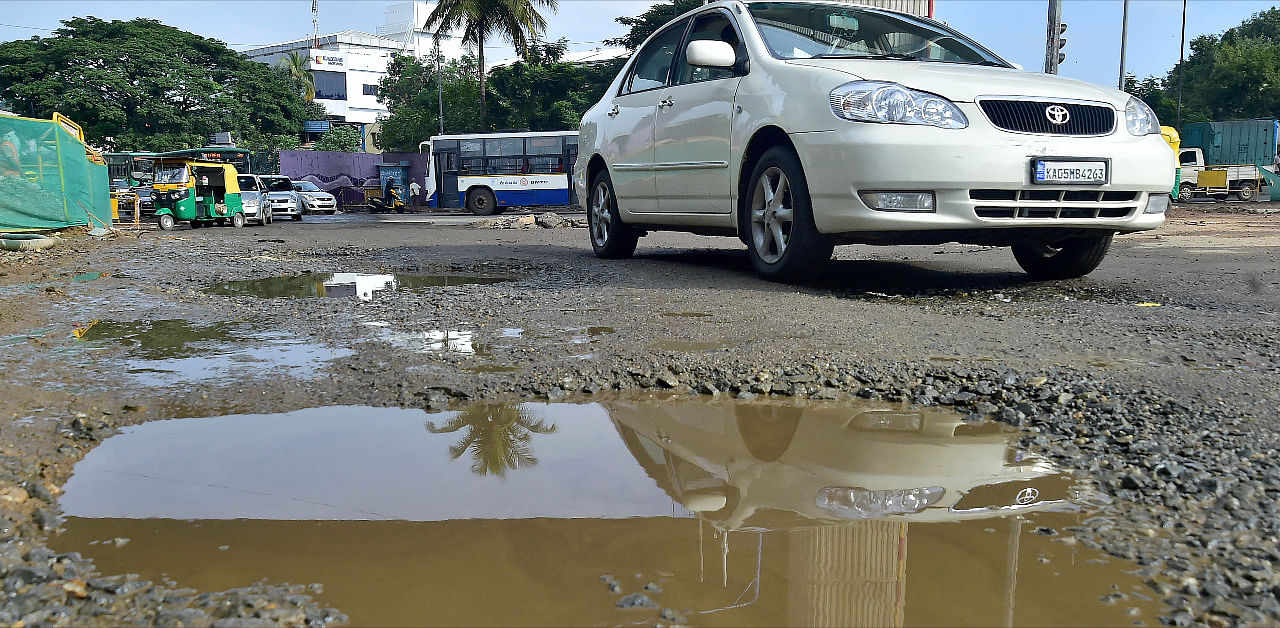 Potholes on Nayandahalli road in Bengaluru. Credit: DH Photo