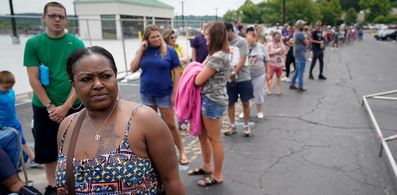 Thousands line up outside unemployment office in Frankfort, Kentucky, US. Credit: Reuters