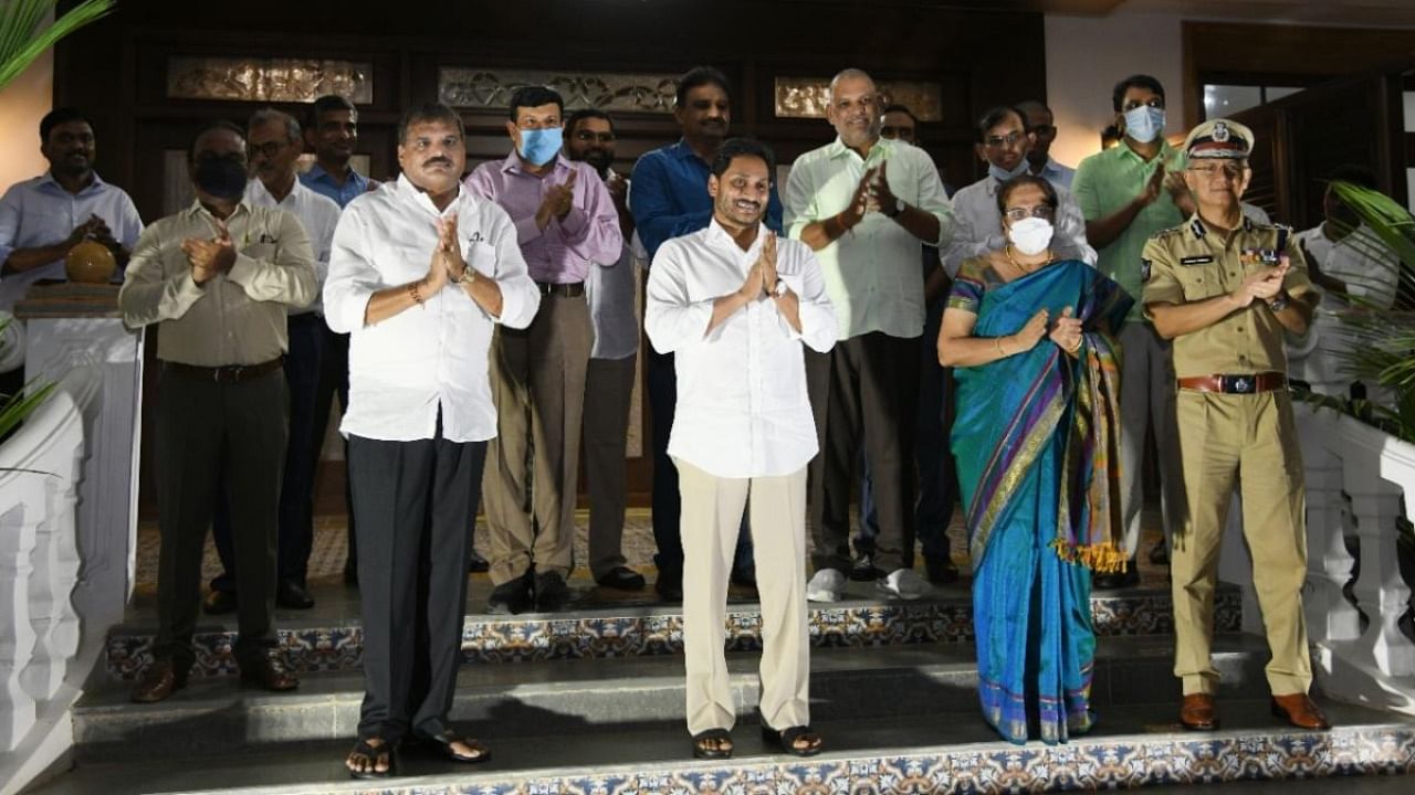 Jaganmohan Reddy, accompanied by cabinet colleagues and senior officials, applauded the secretariat and volunteer services with claps, outside his Tadepalli camp office on Friday evening. Credit: DH Photo By arrangement