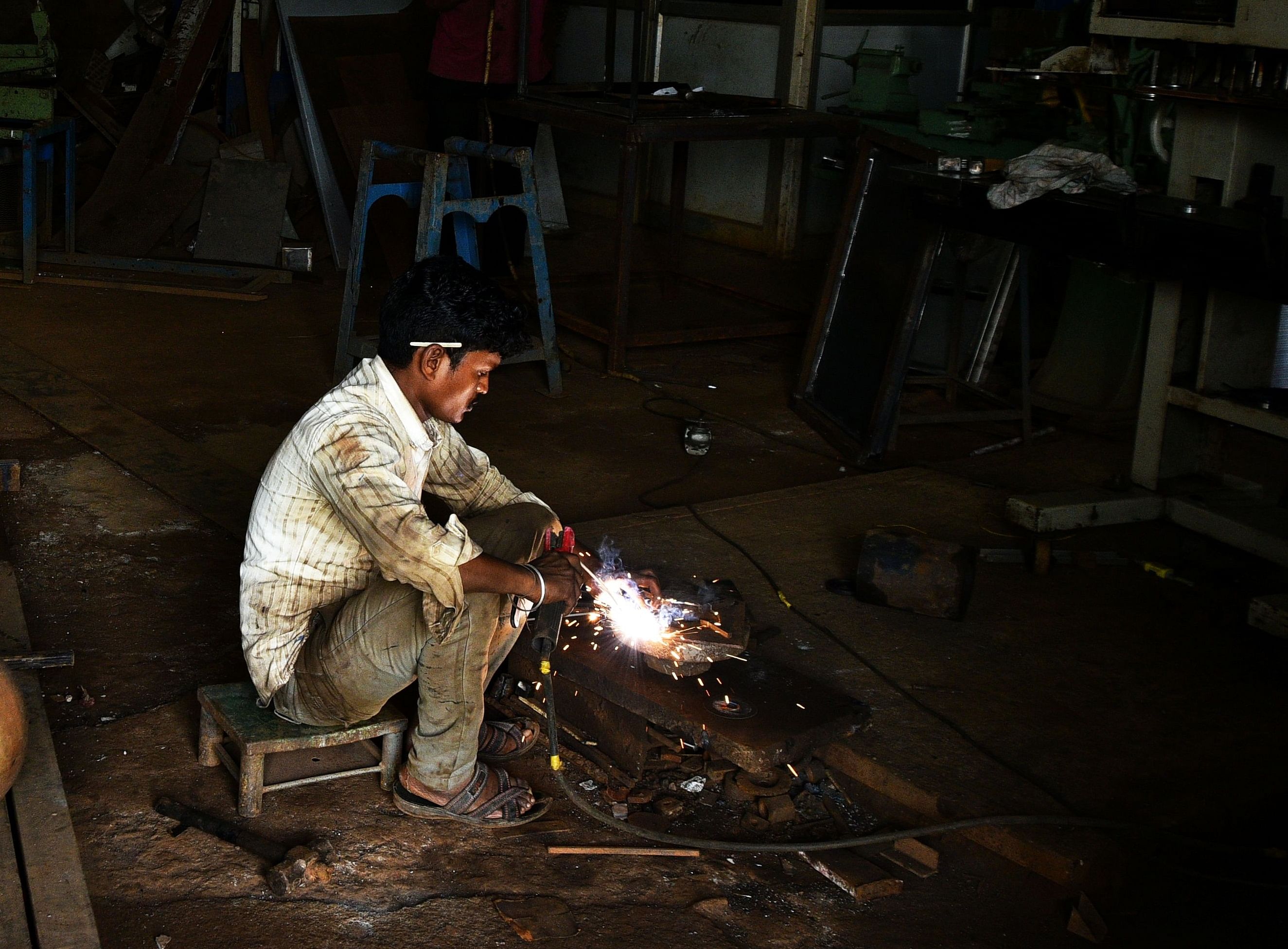 A worker engaged in a fabrication unit at Gokul Road Industrial Area in Hubballi. DH PHOTO