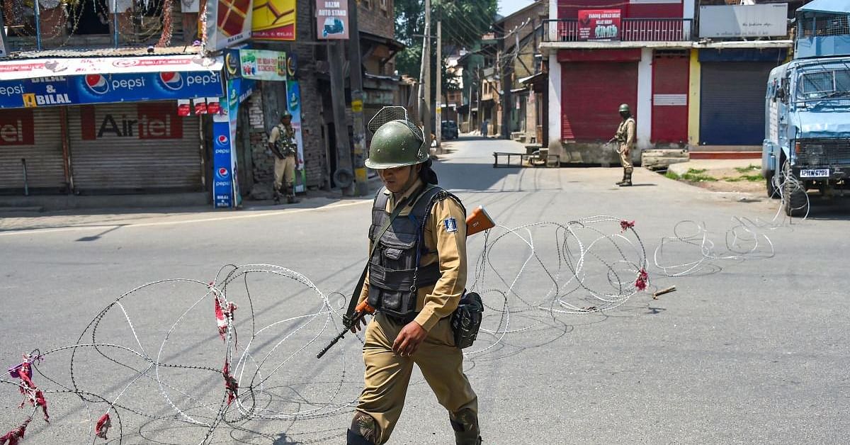 Five CRPF jawans were injured after terrorists fired upon road opening party (ROP) of CRPF at Pampore bypass. Credit: PTI Photo