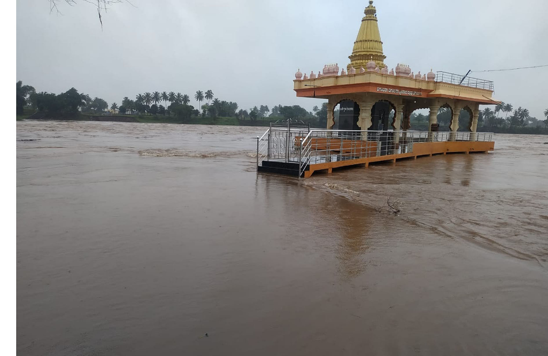 A Datta temple near Kallol-Yadur bridge in Chikkodi taluk in Belagavi has been marooned with waters of river Krishna. Credit: DH Photo