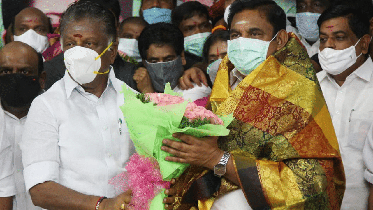 AIADMK coordinator O Panneerselvam presenting a bouquet of flowers to Edappadi K Palaniswami. Credits: DH Photo