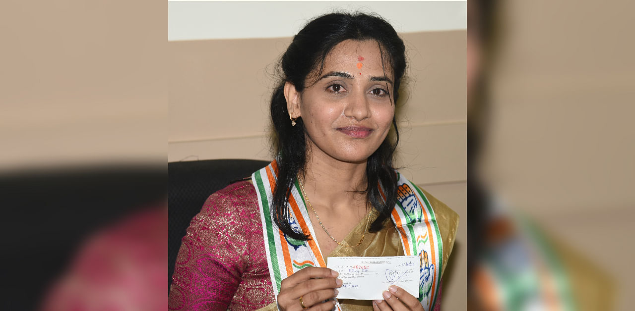 Kusuma H, wife of late D K Ravi, joining Congress party at KPCC office in Bengaluru on Sunday, October 4, 2020. Credit: DH Photo/S K Dinesh