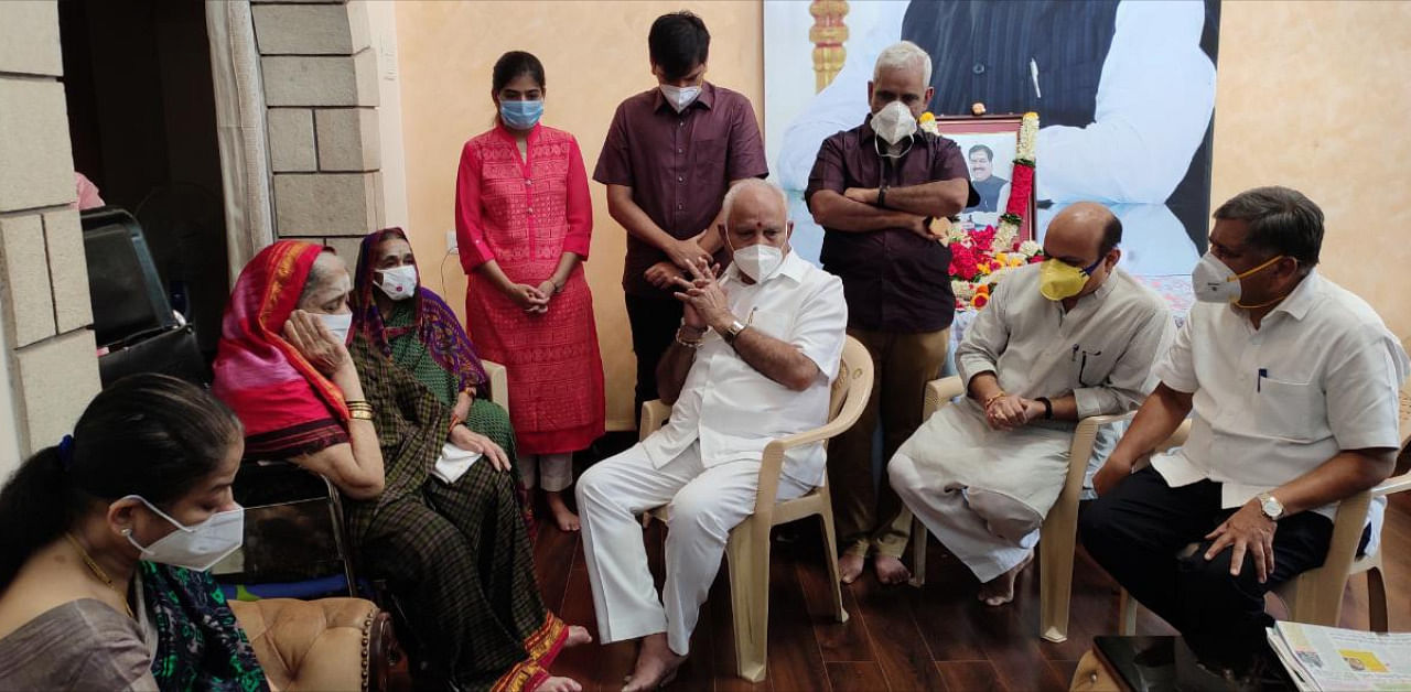 Chief Minister B S Yediyurappa consoling family members of Union Minister Suresh Angadi who passed away recently at his residence in Belagavi. Credit: Information Department