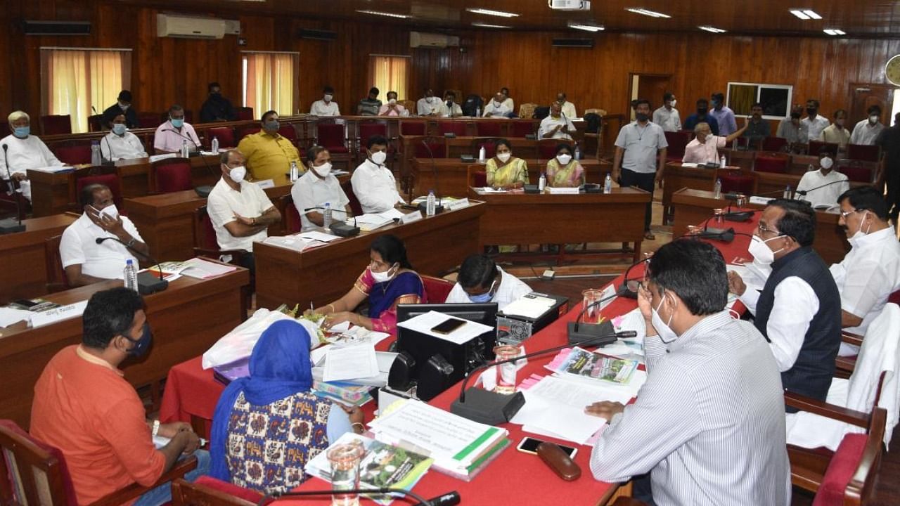 A meeting of all members of the Malnad Area Development Board was held on Saturday at the Shimoga District Panchayat Hall. Credit: DH photo.