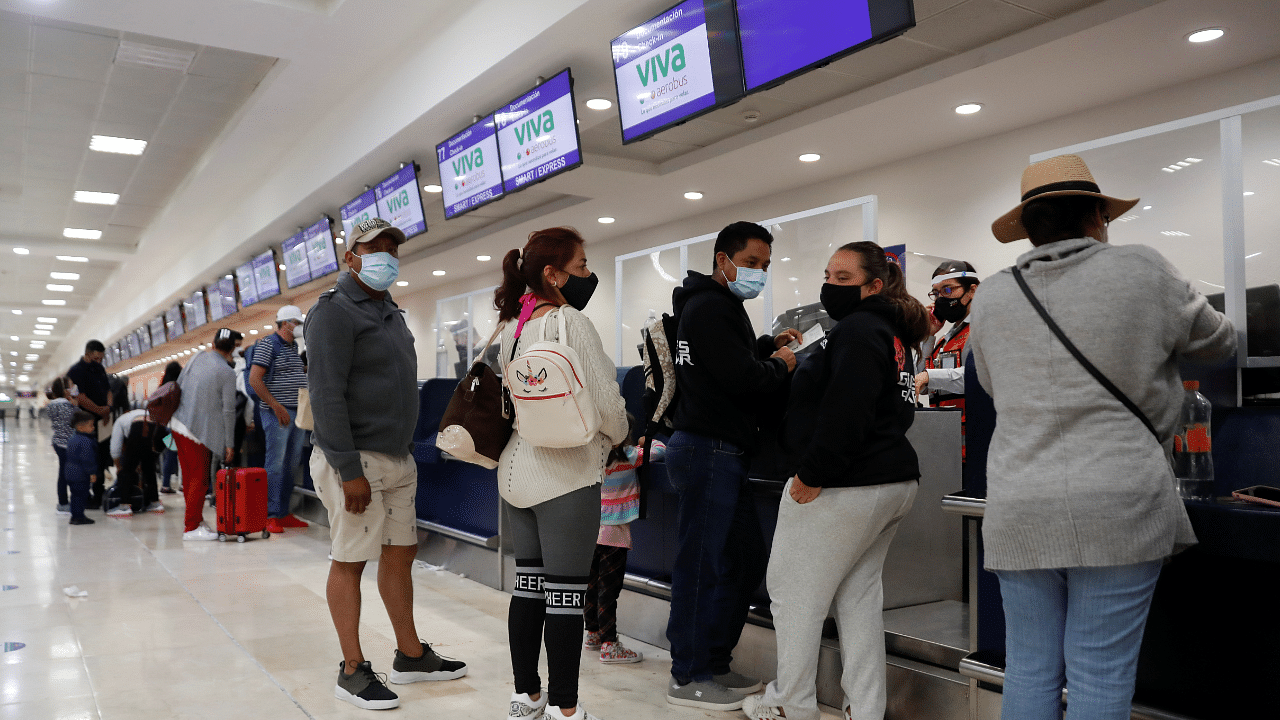 Tourists queue at airline counters before departing from Cancun's international airport. Credits: Reuters Photo