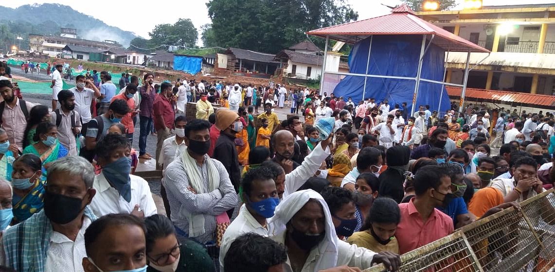 Devotees stand in queue to avail receipt for Ashleshabali seva at Kukke Subrahmanya Temple at Subrahmanya in Dakshina Kannada on Monday morning. Credit: DH Photo