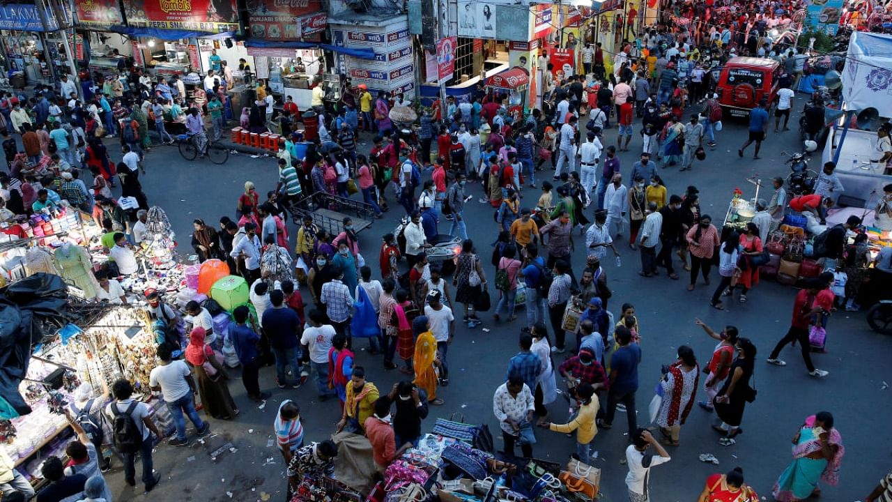 People throng a market to shop ahead of Durga Puja festival, amidst the spread of the coronavirus disease, in Kolkata. Credit: Reuters.