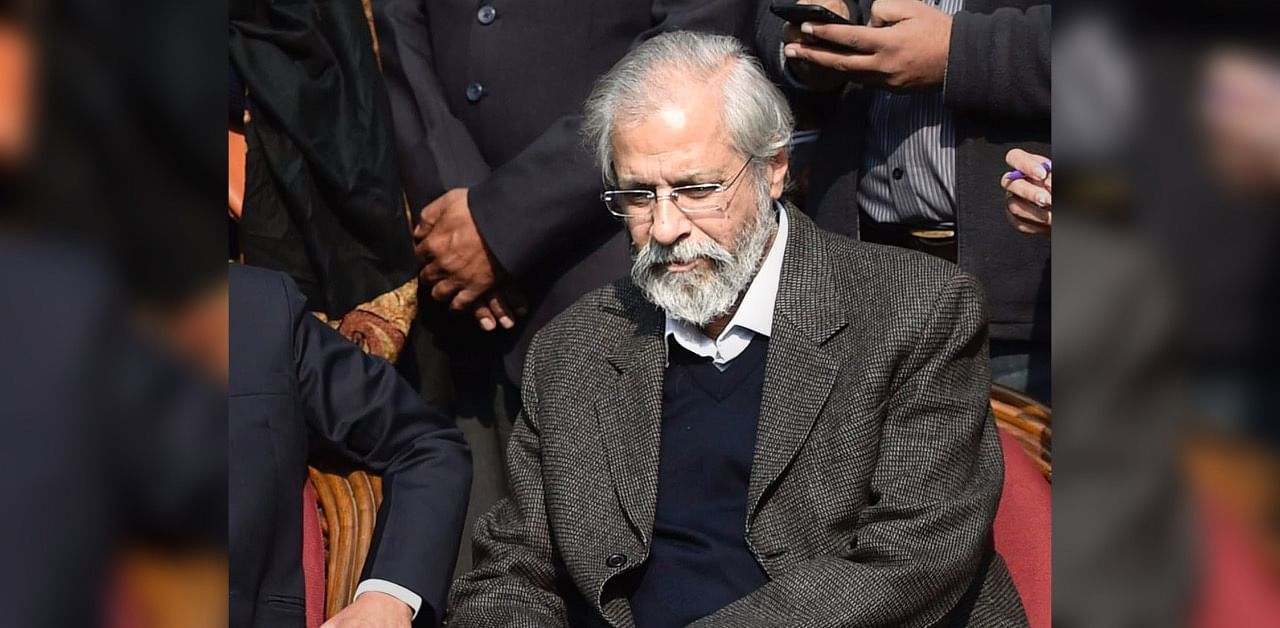 The Supreme Court on Friday appointed a one-man panel headed by former judge, Justice Madan B Lokur to tackle problem of stubble burning. Credit: PTI