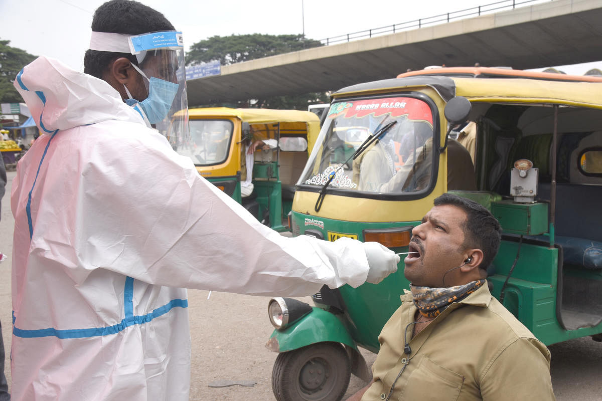 Karnataka reported 7,184 fresh Covid-19 cases and 71 fatalities on Saturday, taking the total number of infections to 7,58,574 and the death toll to 10,427. Credit: DH Photo
