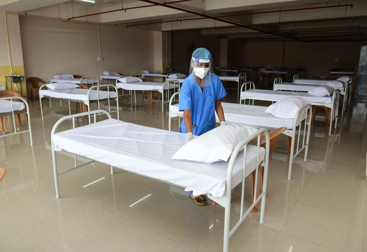 Karnataka might require 22,500 oxygen beds, 16,800 ICU beds and 11,200 ventilator beds over the next three to six weeks. DH File Photo