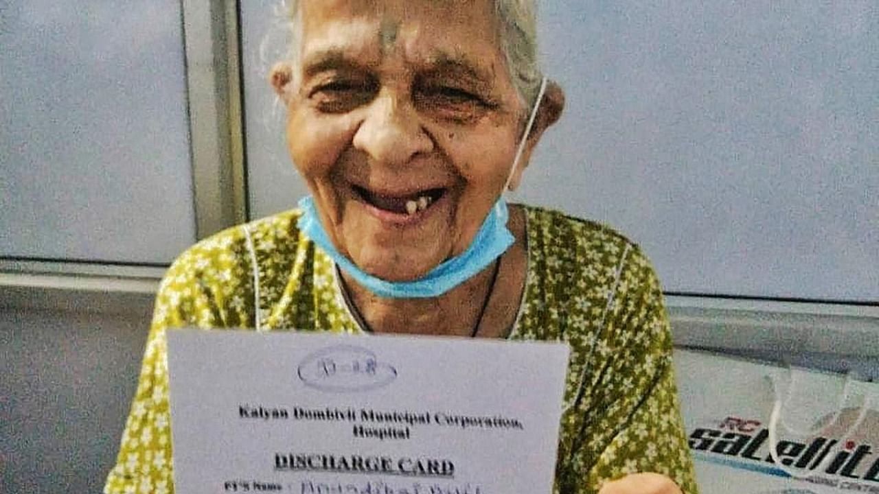 Anandibai Patil, a 106-year-old woman, shows her discharge card after she recovered from Covid-19, at her residence in Thane. Credit: PTI.