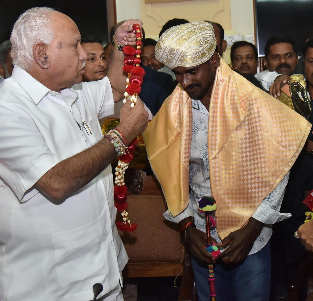 Kambala jockey Srinivasa Gowda was felicitated by Chief Minister B S Yediyurappa at the Vidhana Soudha in Bengaluru on Monday. DH Photo/ Janardhan B K