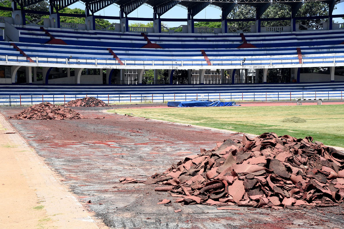 The Covid-19 pandemic has put a brake on the relaying of the synthetic track at the Sree Kanteerava Stadium in Bengaluru. DH PHOTO/SRIKANTA SHARMA R 