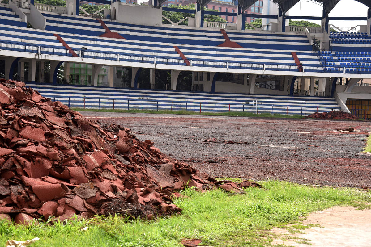 With the synthetic track being relaid at the Sree Kanteerava stadium, athletes have been forced to train in Cubbon Park. DH PHOTO/SK DINESH