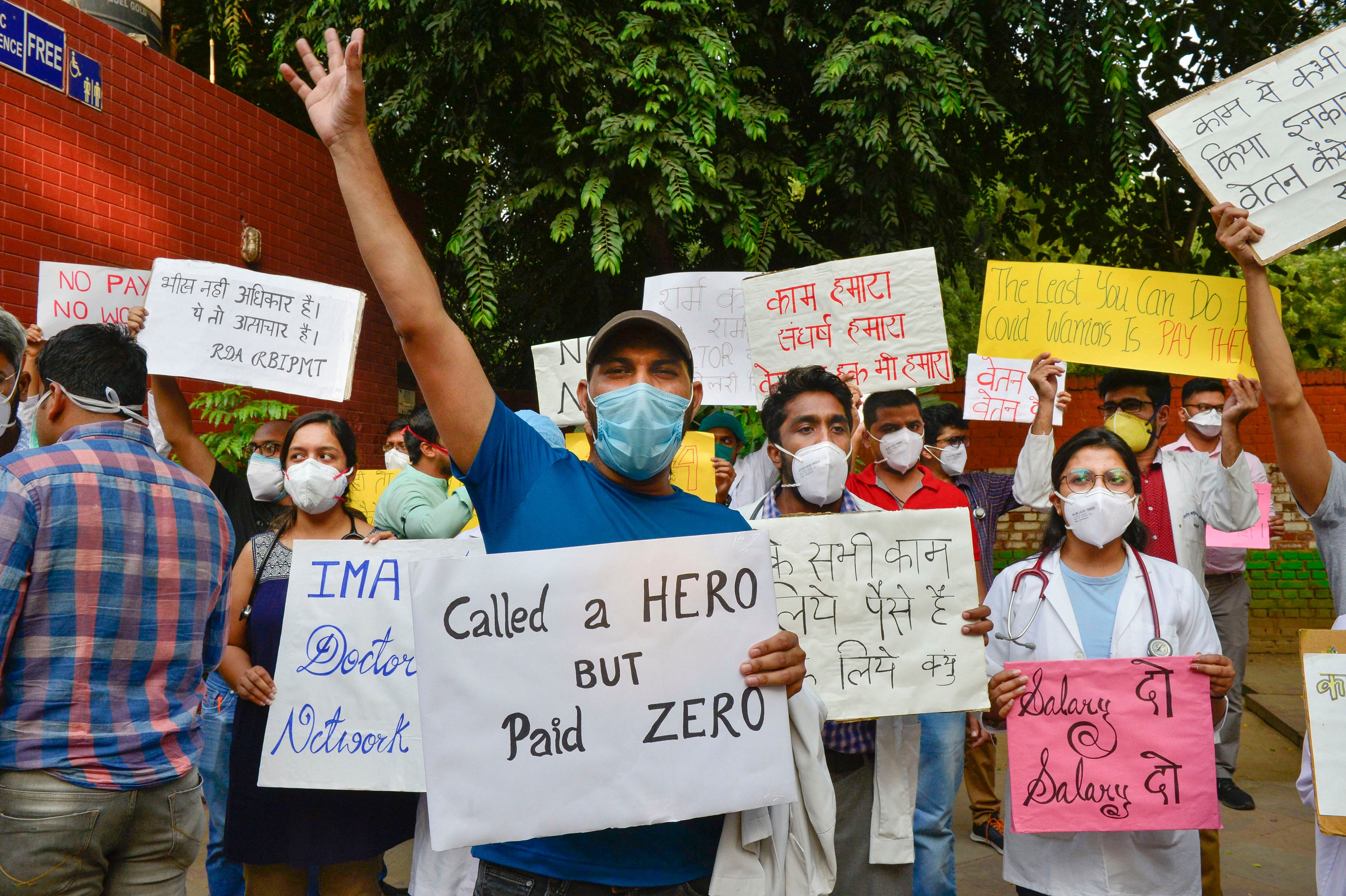 Doctors of Hindu Rao Hospital shout slogans during a protest against North Delhi Municipal Corporation over non-payment of their pending salaries, at Jantar-Mantar in New Delhi, Friday, Oct. 16, 2020. Credit: PTI Photo