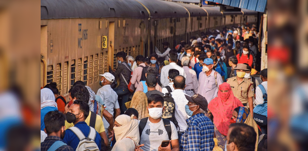 Passengers, not adhering to social distancing norms, board a train to reach their destination, at a railway station in Jabalpur, Thursday, Oct. 1, 2020. Credit: PTI Photo