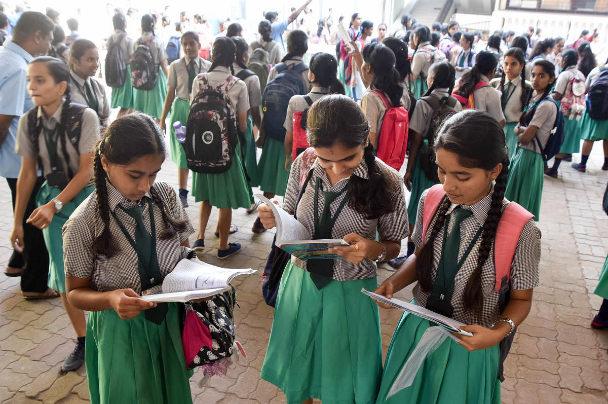 SSLC students’ last-minute preparation for examination. DH FILE PHOTO