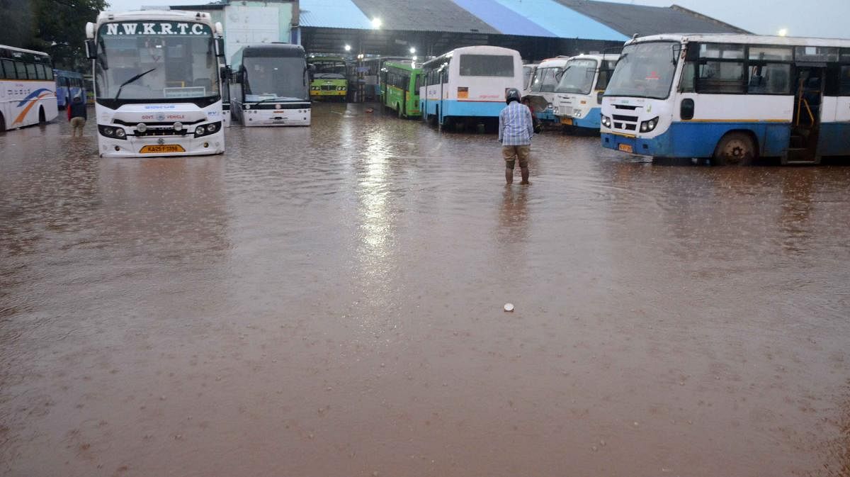 Heavy showers on Tuesday afternoon leaves the KSRTC depot in Dharwad flooded. DH PHOTO