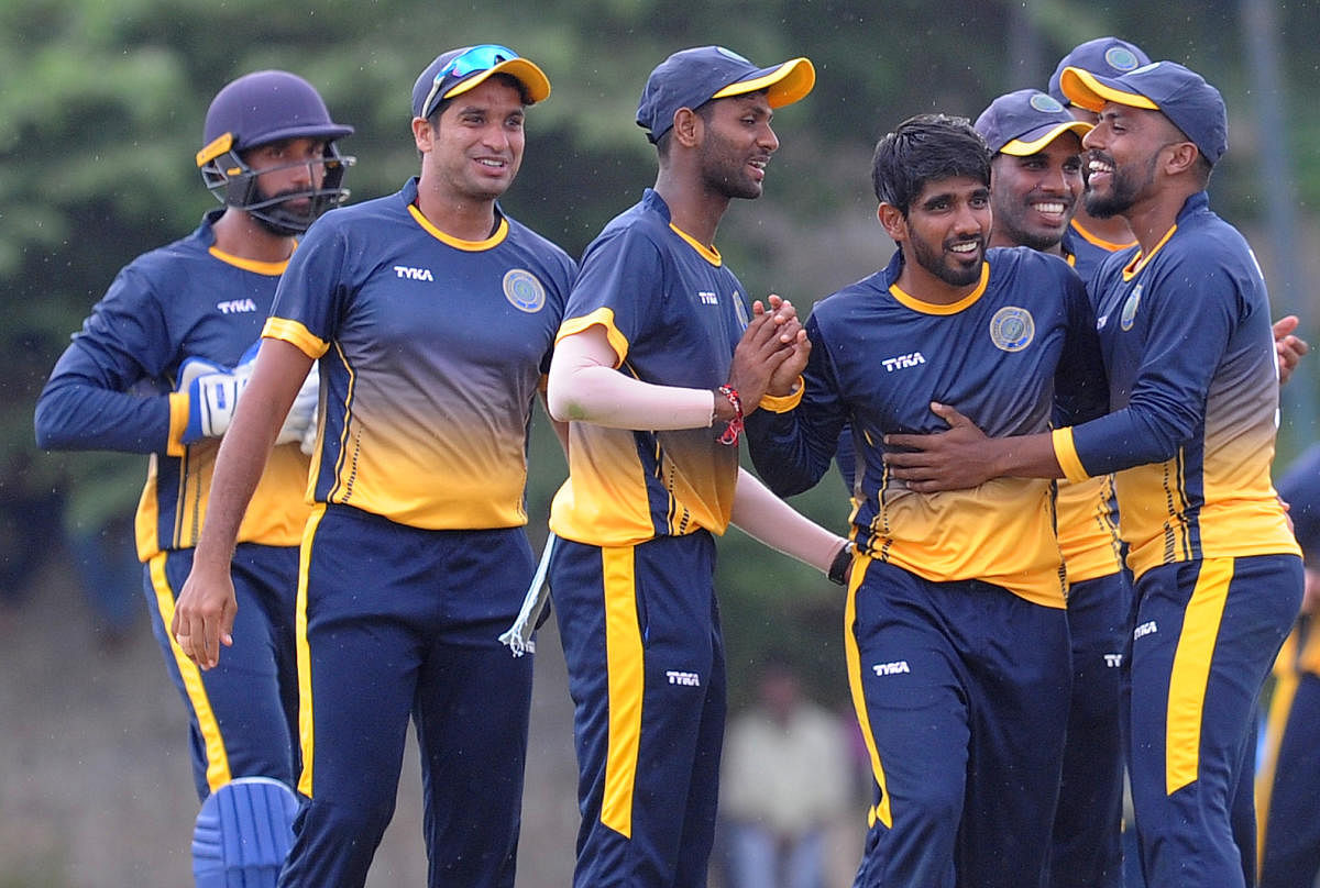 B Sandeep (third from right) celebrates with teammates after picking up a wicket in Hyderabad's 21-run win over Karnataka in Alur on Tuesday. PUSHKAR V/ DH PHOTO